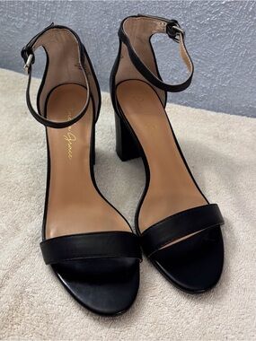 Amelia  Grace Black Ankle-Strap Block Heel Sandals SZ 7.5 M Leather Padded